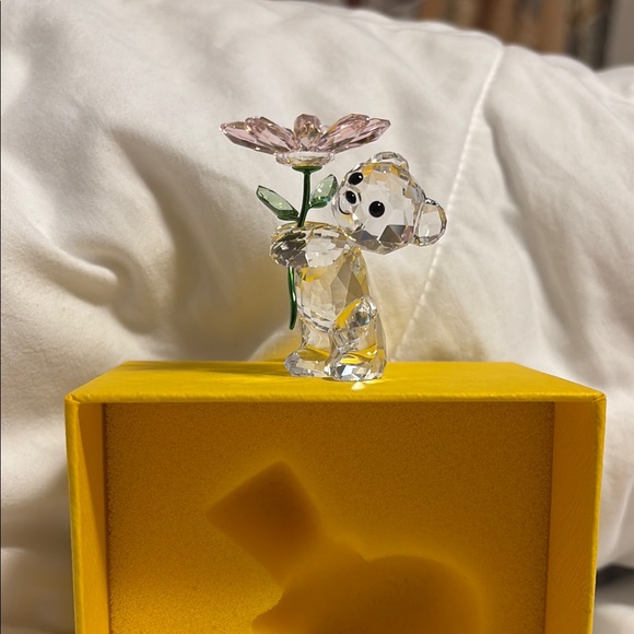 Swarovski Crystal Bear with Flower - Picture 1 of 4